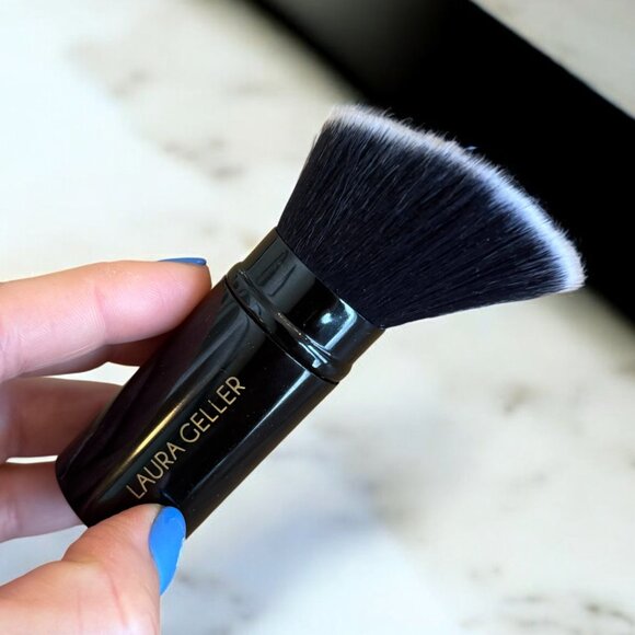 Laura Geller NEW Beauty Retractable Angled Kabuki Brush - Picture 2 of 8
